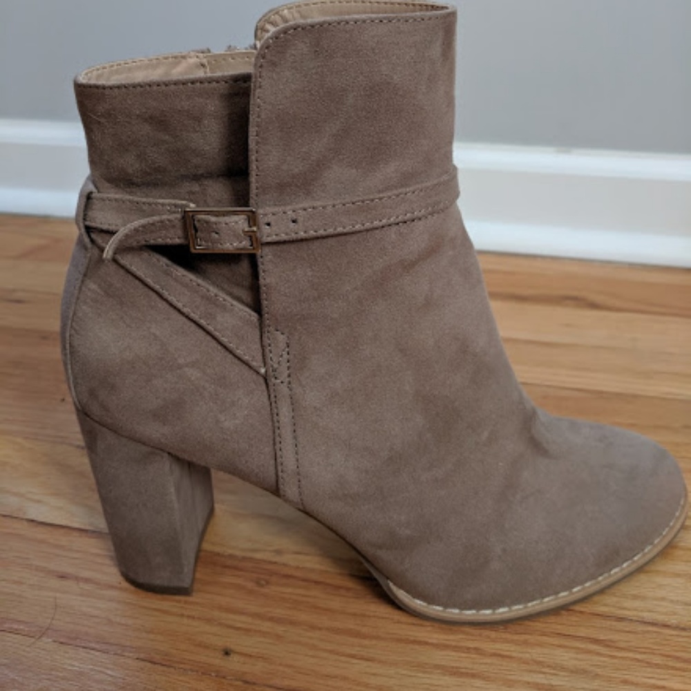 Banana Republic Tan Suede Ankle Bootie